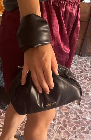 Pochette Primadonna Collection nera con dettaglio