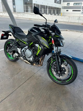 Kawasaki Z650 Naked Negra y Verde