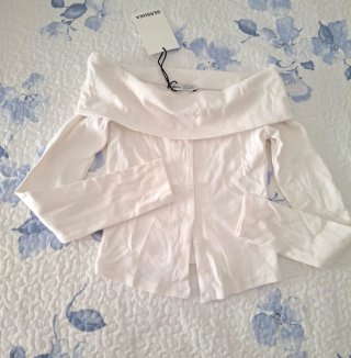 Blusa Bershka blanca escote Bardot XS