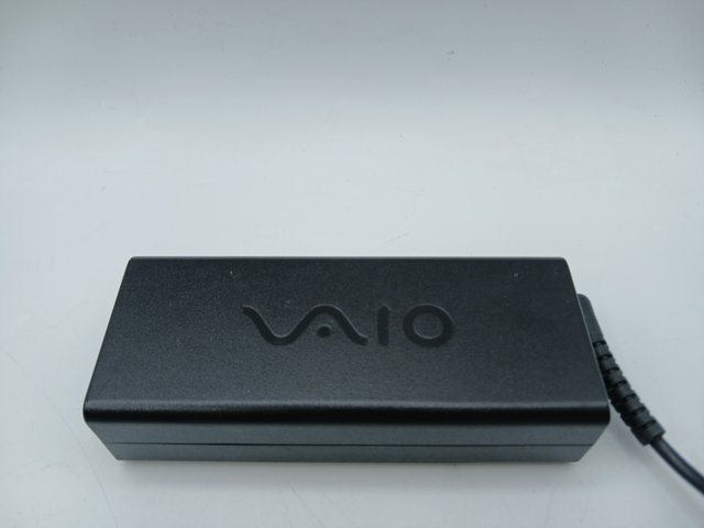 Cargador Sony VAIO VGP-AC19V35 19.5V 4.7A