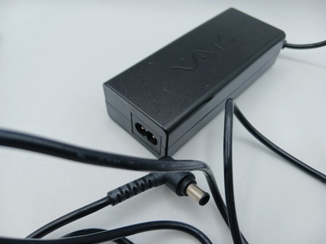 Cargador Sony VAIO VGP-AC19V35 19.5V 4.7A