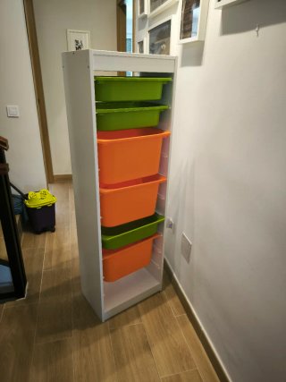 Estantería Trofast con cubos