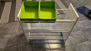 Estantería infantil.solo incluye dos cestas