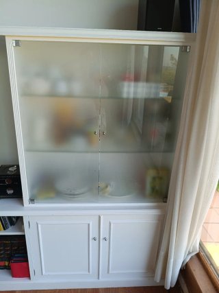 Mueble de salón madera maciza y cristal