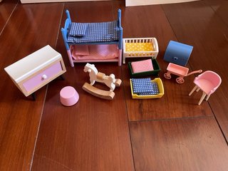 Casita de muñecas con accesorios