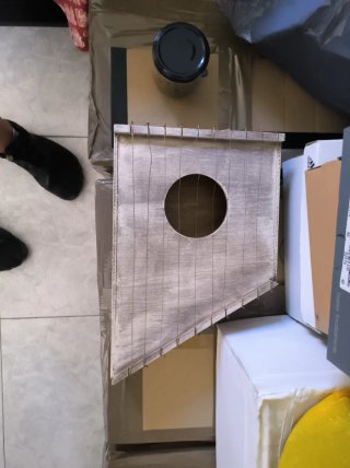 Arpa de madera con cuerdas