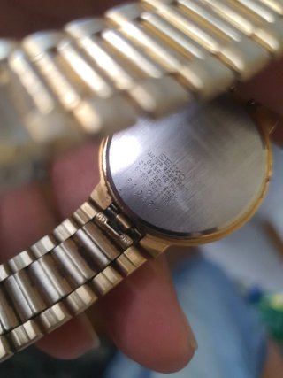Reloj Seiko Cuarzo Dorado y Blanco