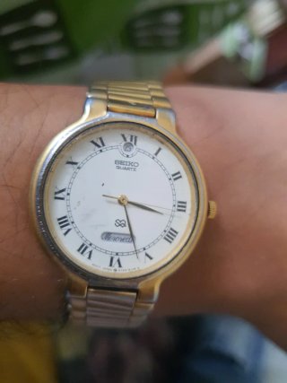 Reloj Seiko Cuarzo Dorado y Blanco