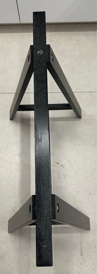 Escritorio blanco de 200 x 60 y caballetes negros