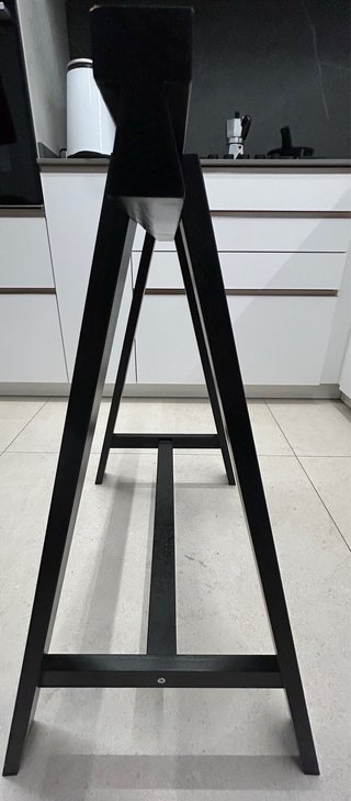 Escritorio blanco de 200 x 60 y caballetes negros