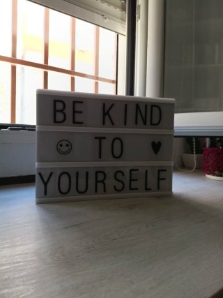 Caja de luz LED con letras