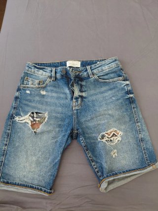 Pantalón vaquero corto Pull&Bear desgastado
