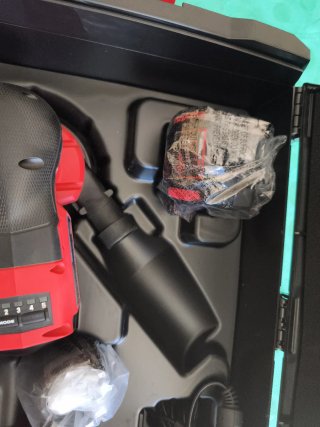 Milwaukee M18 FROS125 lijadora orbital