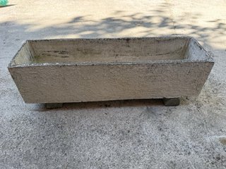 Jardineras de piedra (2 tamaños)