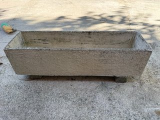 Jardineras de piedra (2 tamaños)