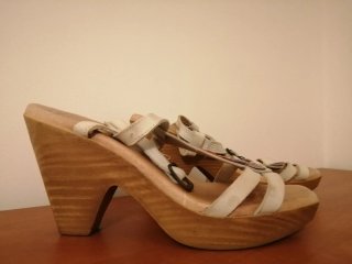 Sandalias de piel con tacón
