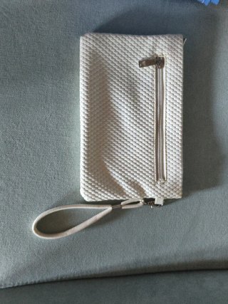 Bolso clutch beige textura