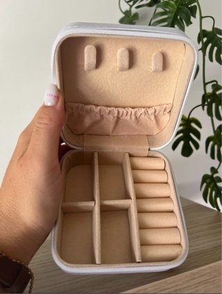 Joyero de viaje blanco y beige