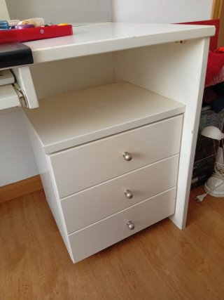 Mesa de estudio blanca