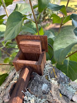 Casa Comedero Pájaros artesanal en madera.