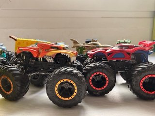 12 Monster Trucks Juguete