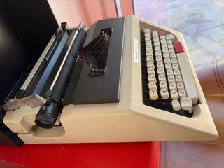 Máquina de escribir Olivetti Lettera 42