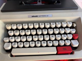 Máquina de escribir Olivetti Lettera 42