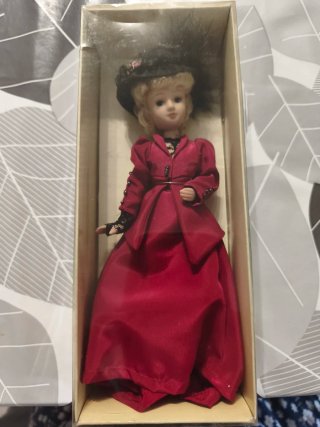 Muñeca de Porcelana Vestido Rojo