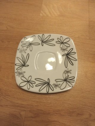 5 Platos de porcelana con flores