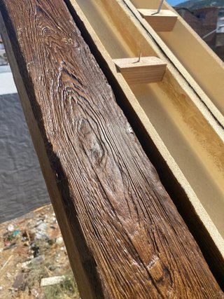 Vigas imitación madera