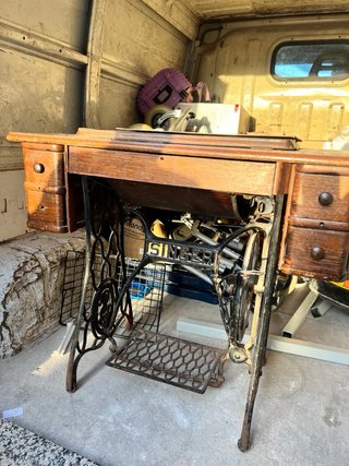 Máquina de coser SINGER antigua