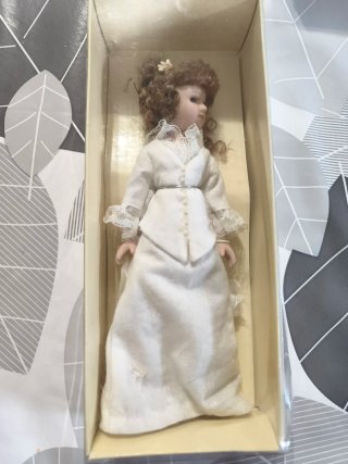 Muñeca de porcelana vintage