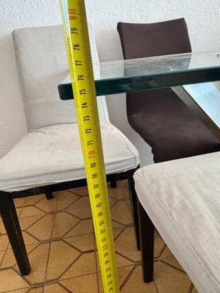 Mesa de comedor de cristal y metal