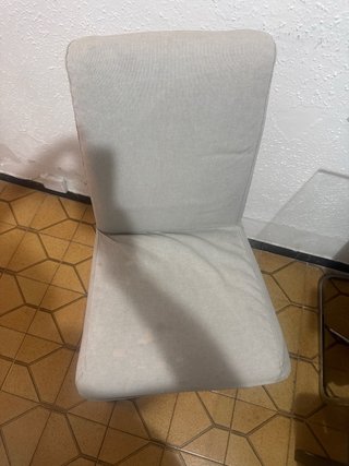 Mesa de comedor de cristal y metal