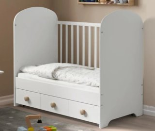 Cuna de madera blanca con cajones
