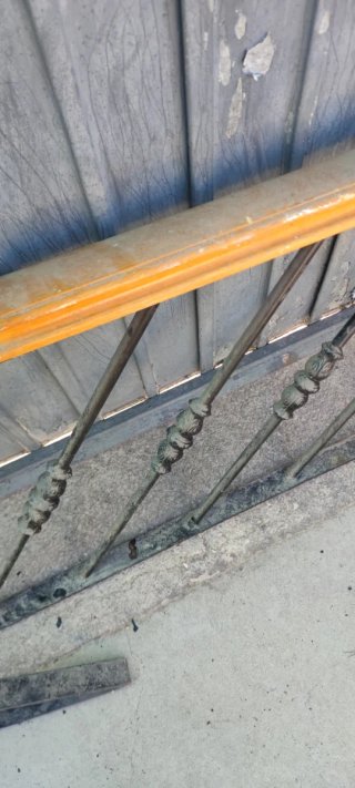 Barandillas metálicas con pasamanos