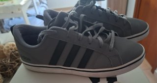 Botines Adidas Gris