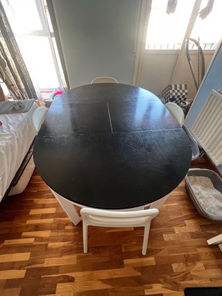 Mesa de comedor extensible blanca y negra