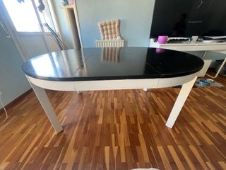 Mesa de comedor extensible blanca y negra