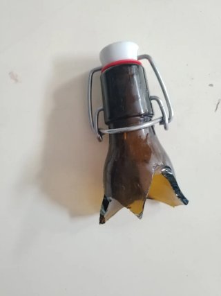 Cierre de botella abatible