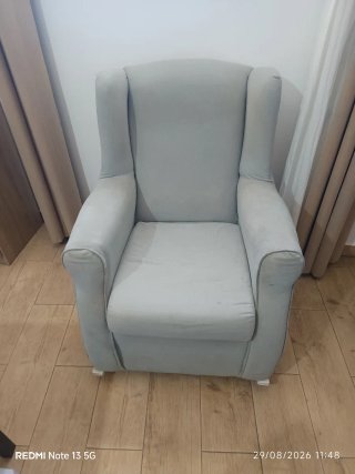 Sillón mecedora gris tela