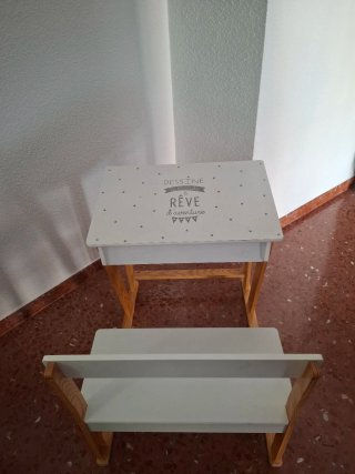 Escritorio infantil con banco