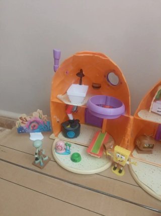 Piña de Bob Esponja con figuras