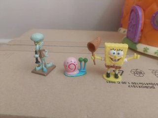Piña de Bob Esponja con figuras