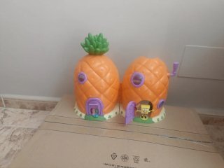 Piña de Bob Esponja con figuras