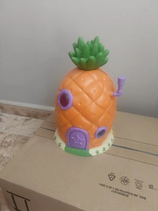 Piña de Bob Esponja con figuras