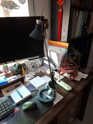 Lámpara de mesa moderna