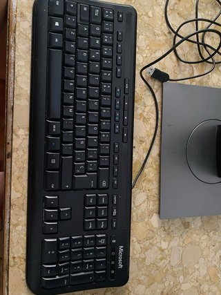 Computadora Dell con Teclado Microsoft