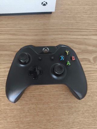 Xbox One S Blanca + 2 Mandos
