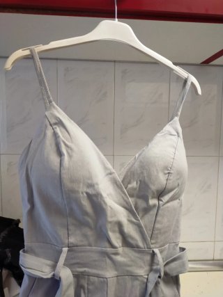 Mono azul de tirantes con cinturón talla 36 ,38 .